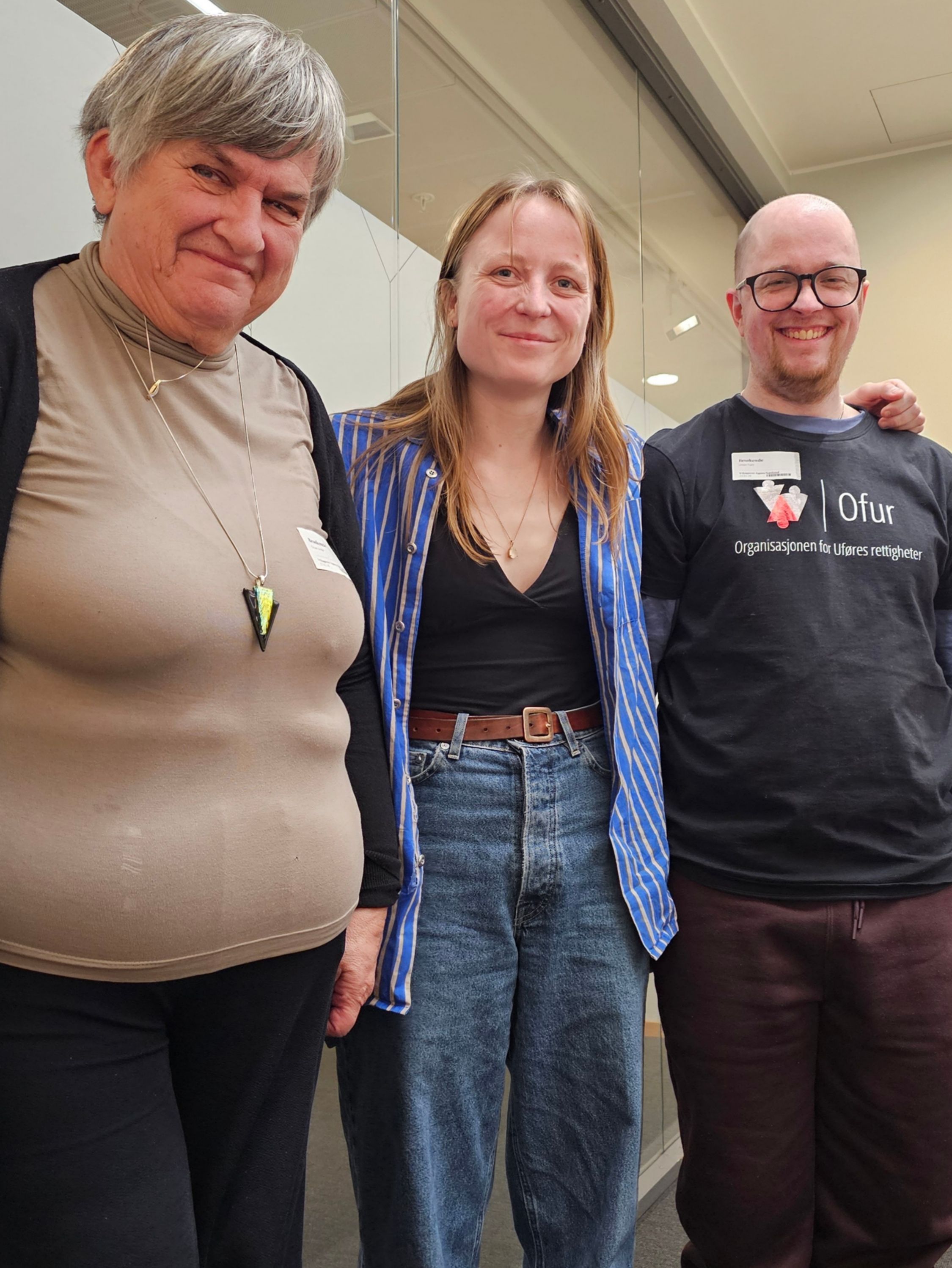 Til høyre på bildet: Leder av Ofur Anita Olsen. Midten: Angnes Nærland Viljugrein. Til venstre på bildet: Sekretær i Ofur Tom Helge Rasmussen Uhlen